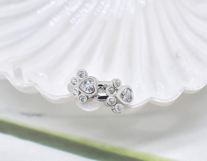 Brincos de Argola Pequena com Motivo de Pegada – Brincos Huggie de Animal para Mulheres