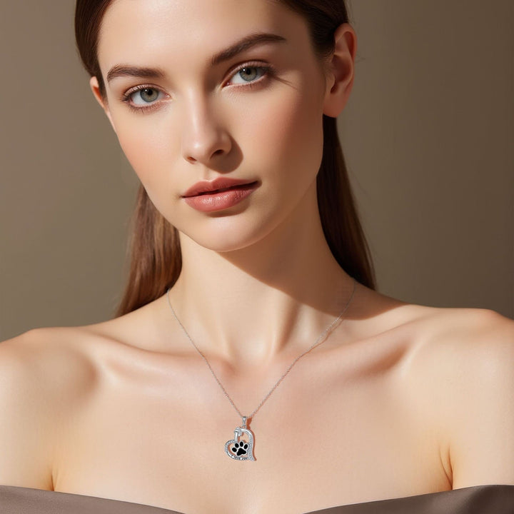 Gargantilha Coração & Patas - Um Lembrete de Companheiros Leais